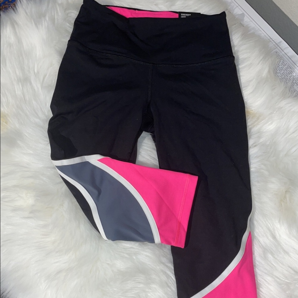 Victoria Secret Knockout Workout leggings. Size xsmall, black white hot pink